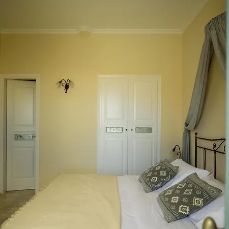 Ikio Concept Santorini Hotel *