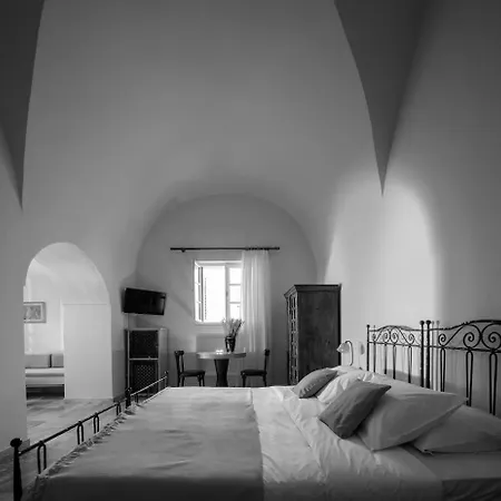 Ikio Concept Santorini Pyrgos Kallistis